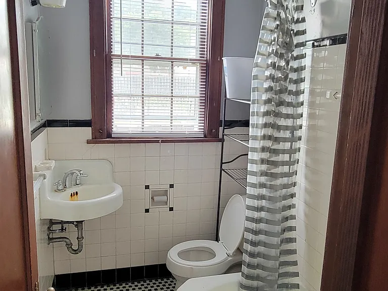 117 S Monroe Ave — Photo 7