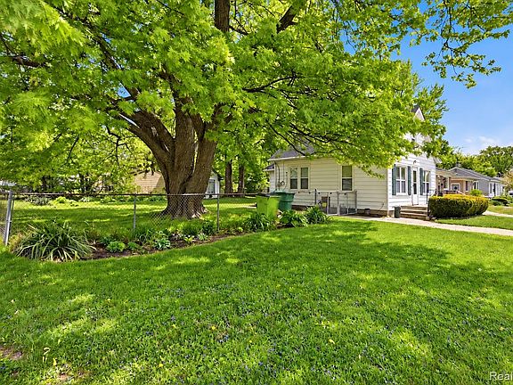 3rd image of 23164 Donald Ave