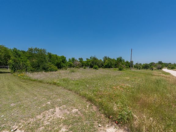 4th image of 804 Private Road 4219