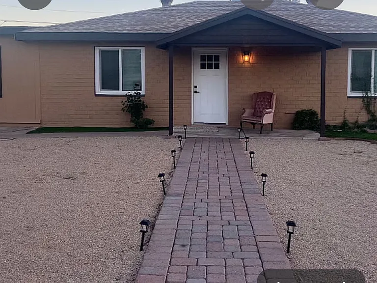 2211 W Mitchell Dr — Photo 1