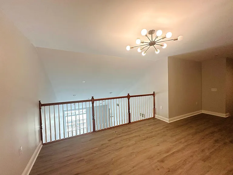 300 W Elm St #2417 — Photo 10