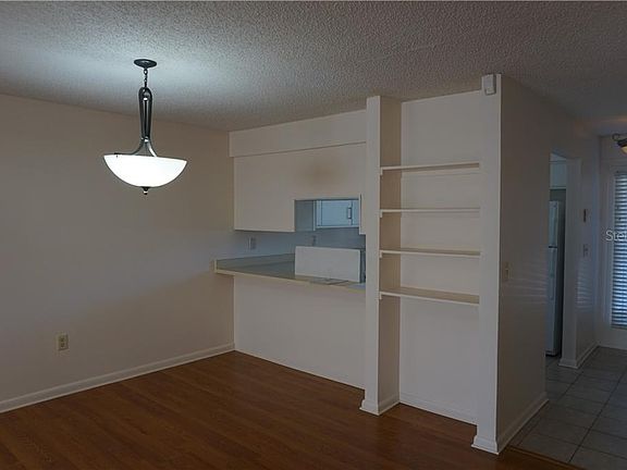 3rd image of 208 Country Ln