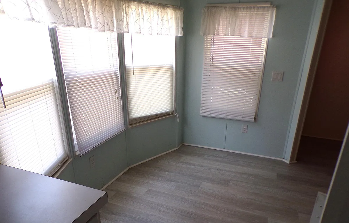 Kitchen Nook - 1001 Starkey Rd