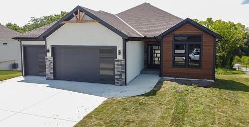 1st image of 700 Blackhawke Dr