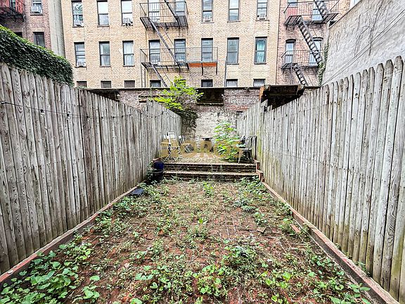 2nd image of 539 E 6th St APT 1A