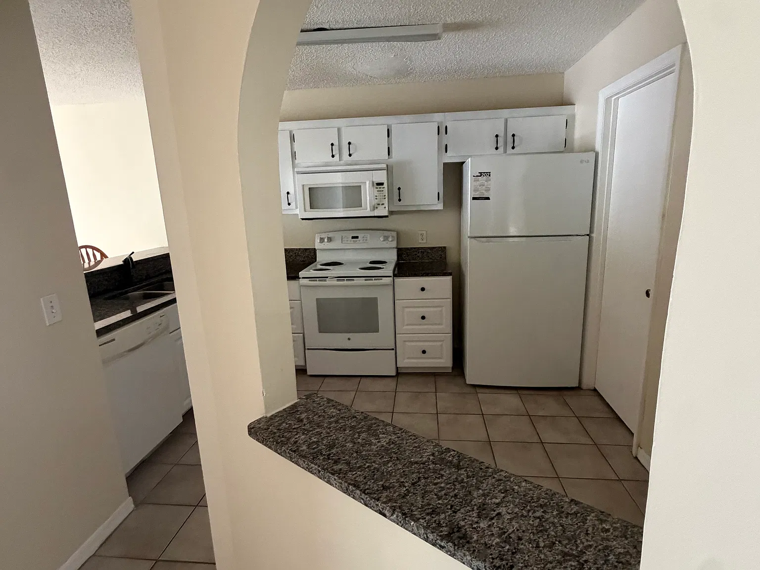2 bed, 2.5 bath, 1230 sqft, $1,625 — Photo 3
