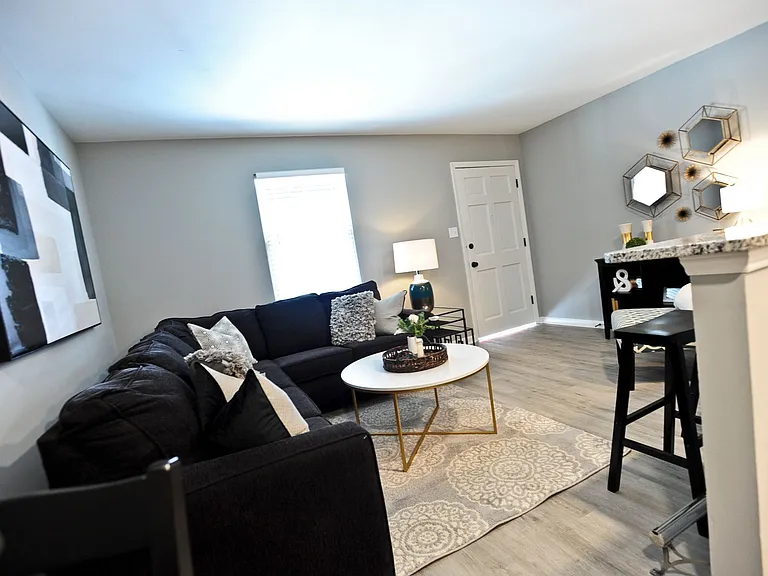 133 N Spring St — Photo 6