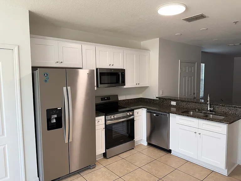 2328 Chatham Place Dr — Photo 4