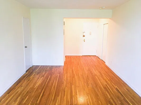 Rented by Metro Garden Realty NYC | media 2