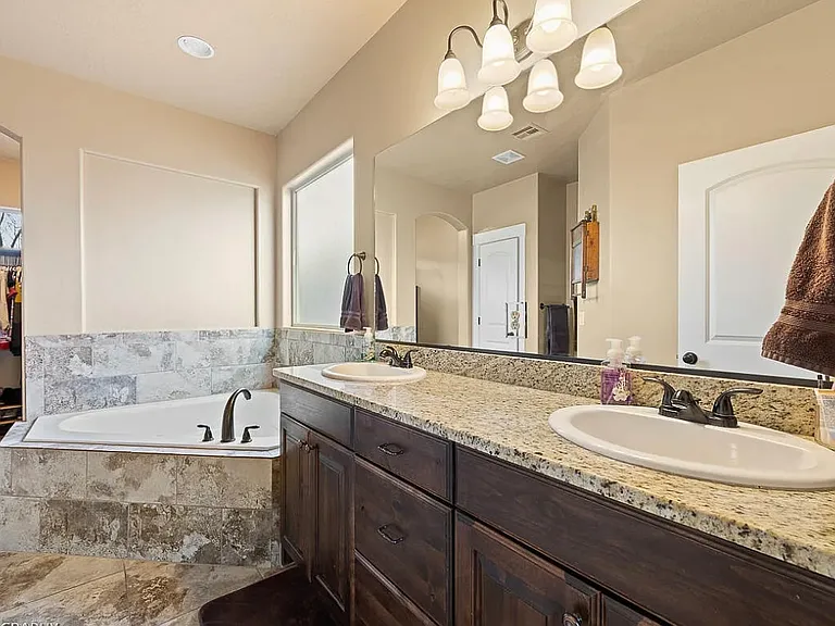 824 N 300 W — Photo 11