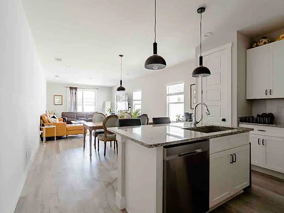 4th image of 815 7th Ave S