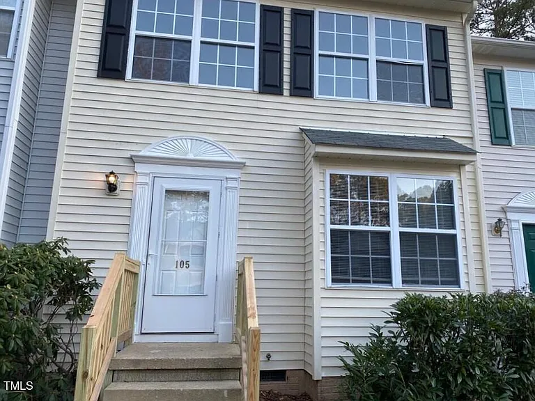 105 Climbing Ivy Ct — Photo 1