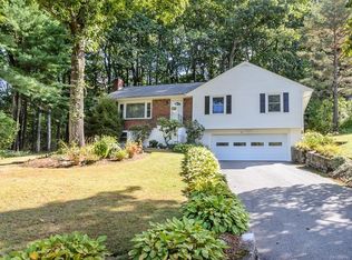 8 Crestwood Dr, Framingham, MA 01701