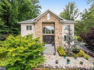 9006 Jeffery Rd, Great Falls, VA 22066