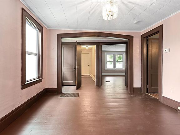 2nd image of 340 Green St