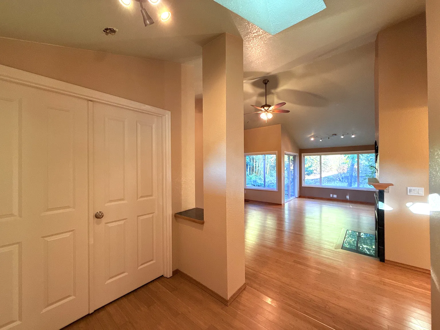 3 bed, 1592 sqft, $3,500 — Photo 3