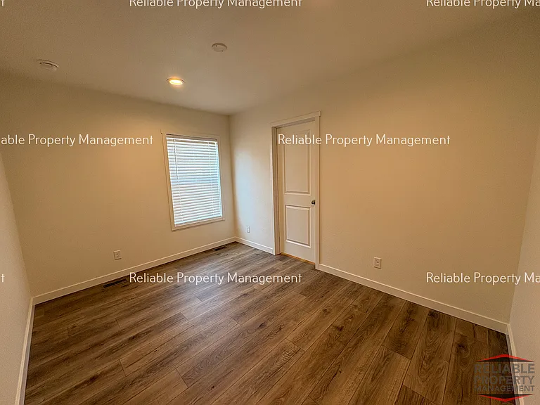 440 N Wilson Dr — Photo 9