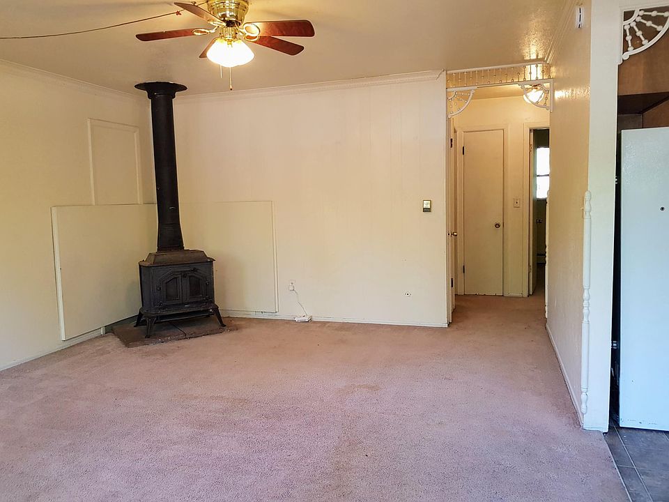 2nd image of 2345 Pine St APT 4
