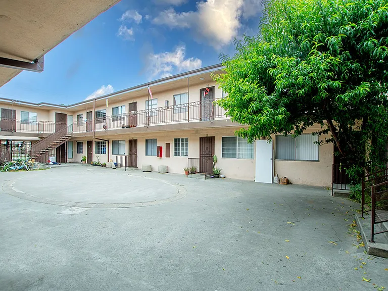 Figueroa Street Apartments — Photo 6