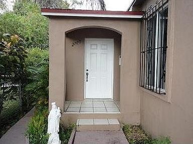 3rd image of 2718 SW 31st Pl #2720
