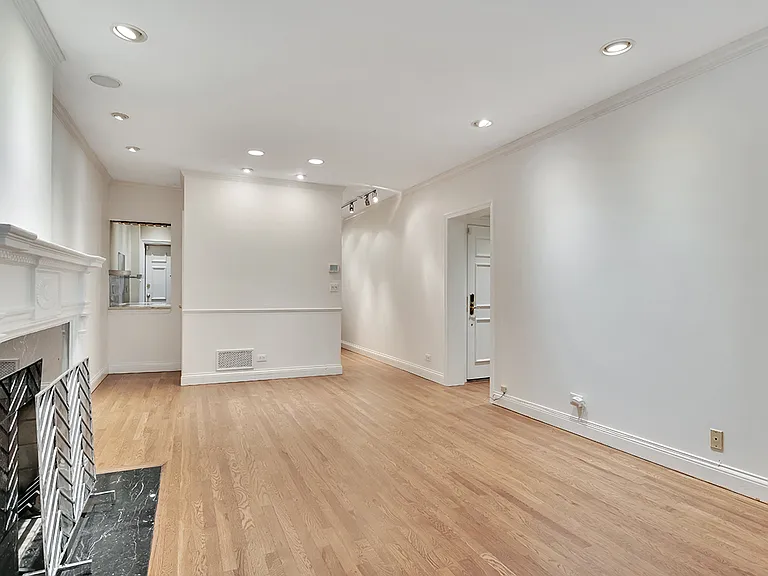 1228 N Dearborn St #2 — Photo 7