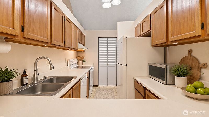 5th image of 11550 SE 175th Street