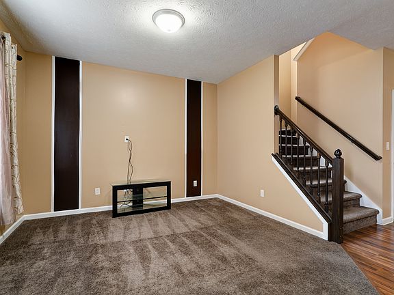 2nd image of 2871 Odell St
