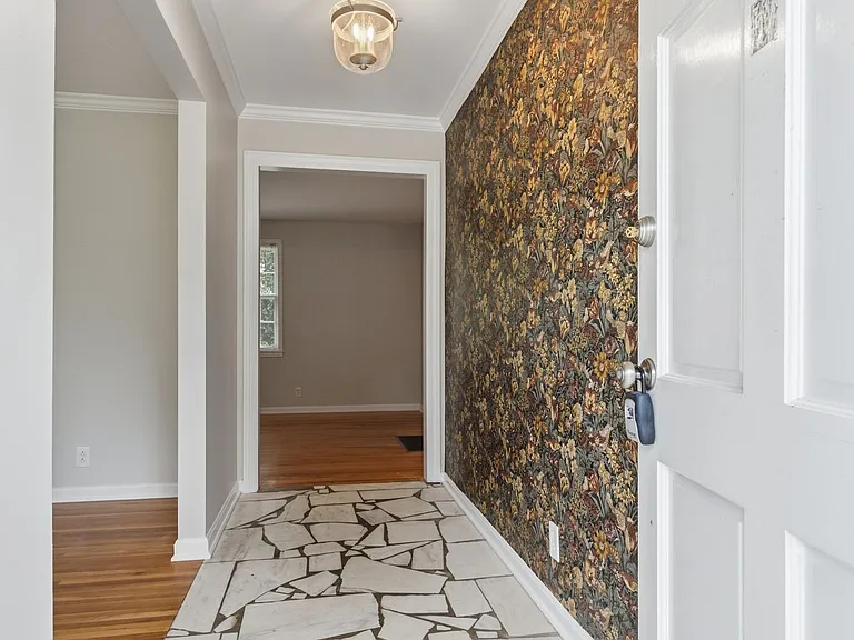 2614 Edge O Lake Dr — Photo 4