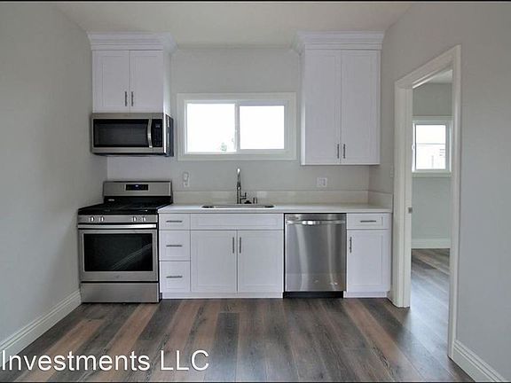 3rd image of 212 N Cummings St