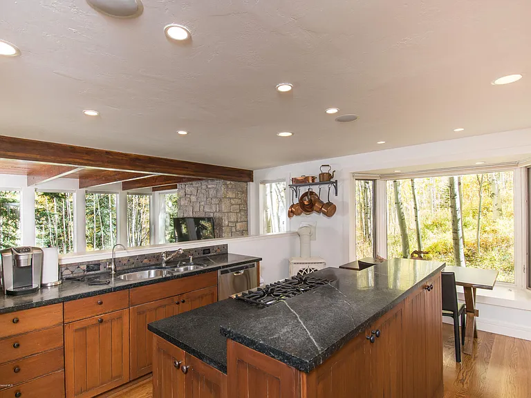 623 Faraway Rd — Photo 4