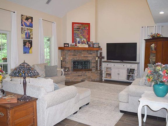 2nd image of 11017 Gilbert Dr