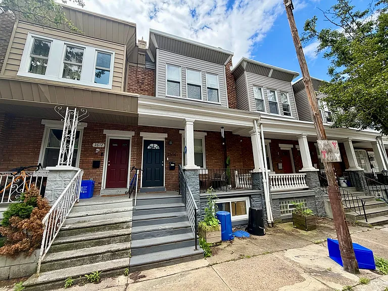 2614 Ingersoll St — Photo 2