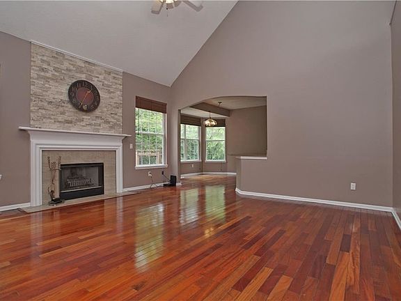 4th image of 8098 Augusta Ln
