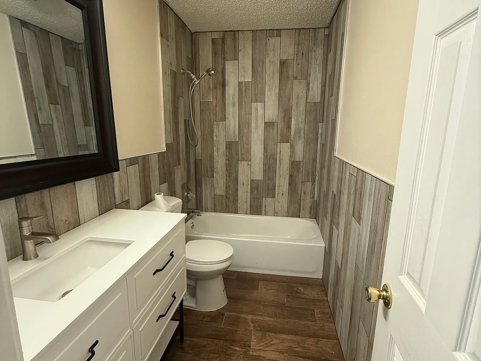 2 bed, 833 sqft, $968 — Photo 2