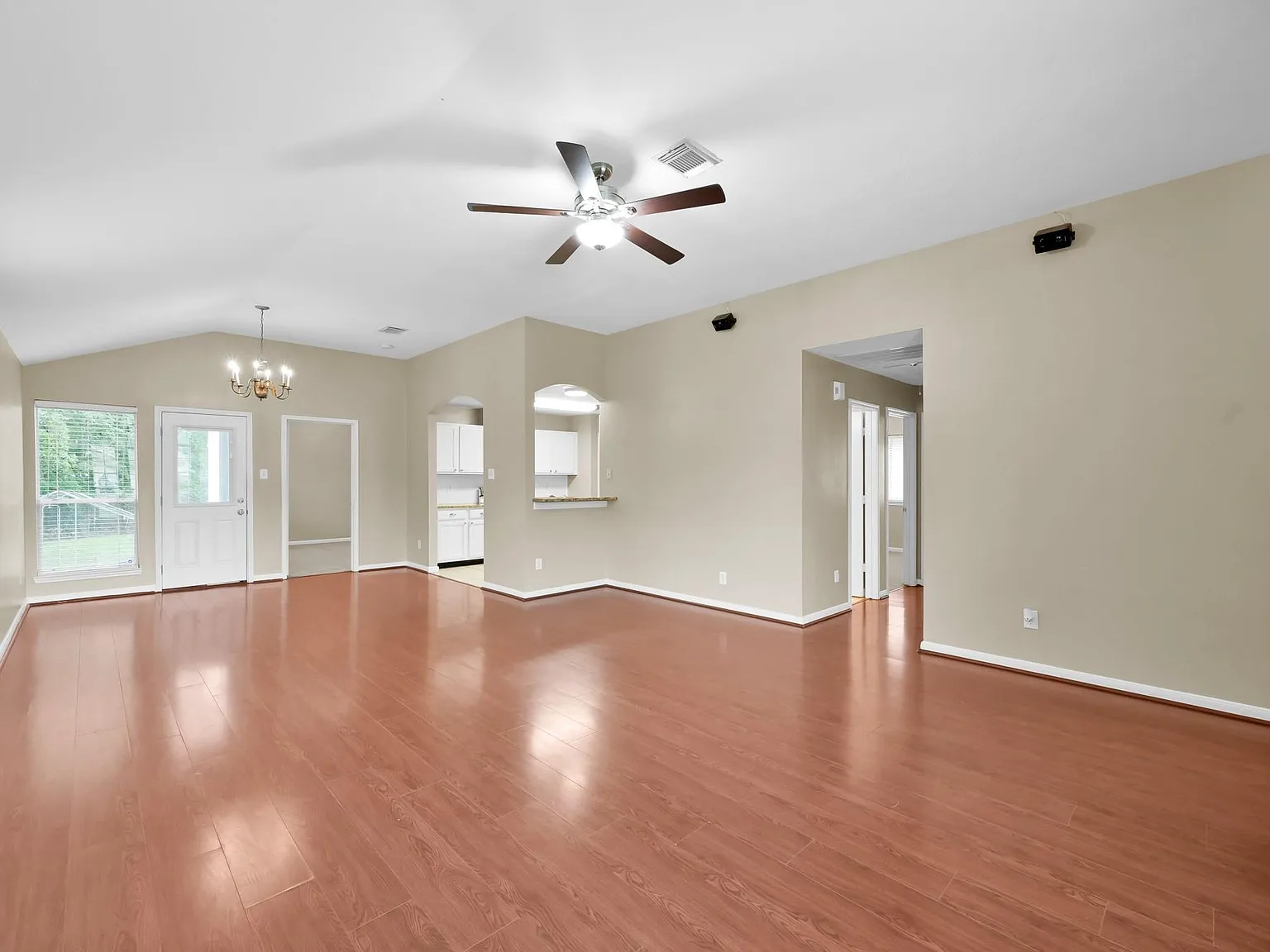 3 bed, 2.0 bath, 1485 sqft, $1,750 — Photo 4