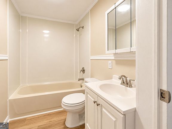 5th image of 303 Rudy St NE