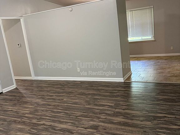 5th image of 105 S Sycamore Ln