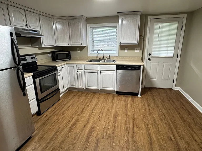 2903 S Greenwood Dr — Photo 4