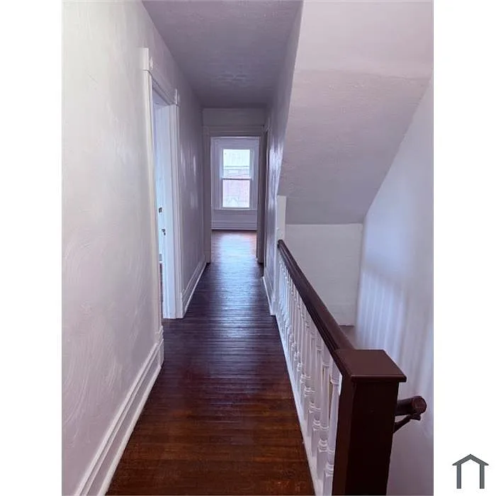 612 Main St photo 1