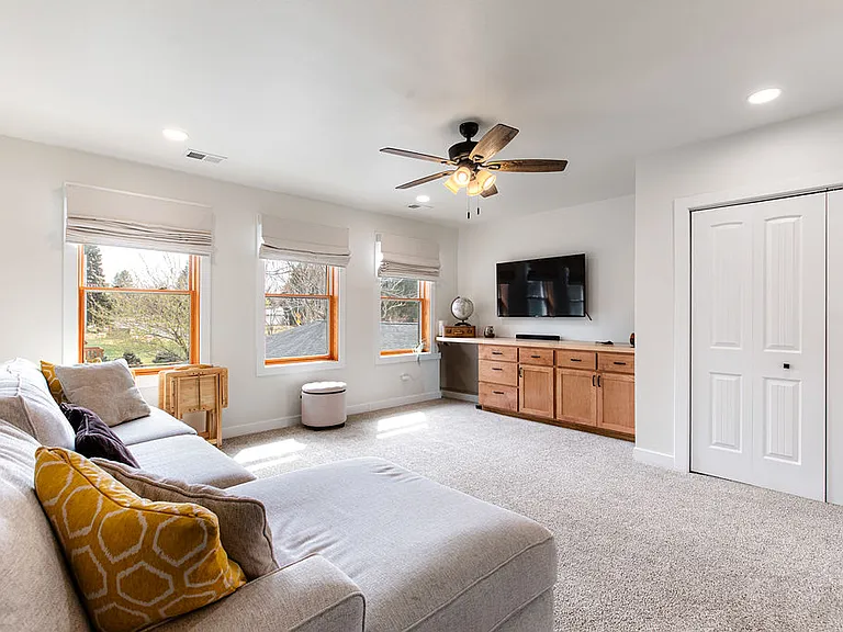 701 Cheyenne Dr — Photo 29
