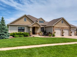 305 Ridgewood Dr, Huxley, IA 50124