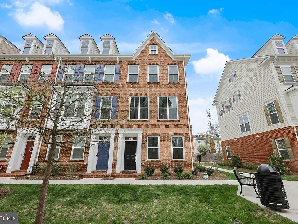 1st image of 618 Totten Pl NE