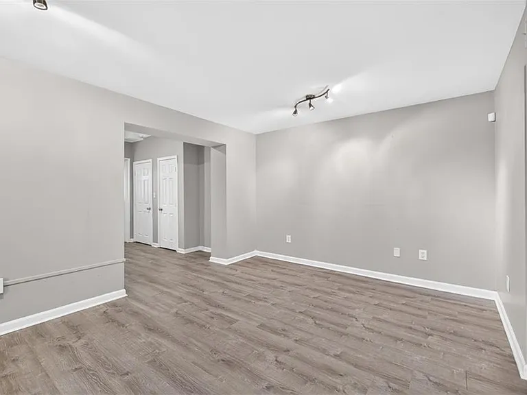 1031 State St NW #209 — Photo 6