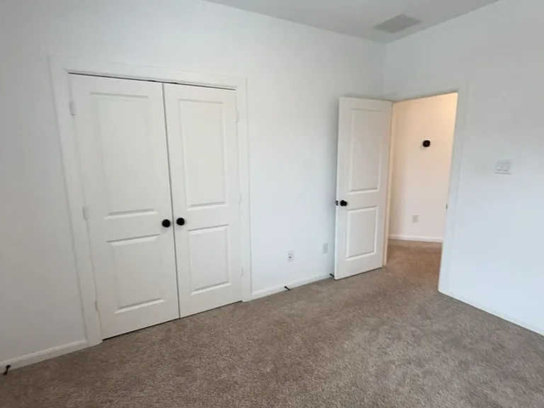 1542 Park Path Dr — Photo 9