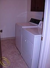 5th image of 1082 Washington Cir #1