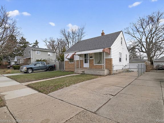 4th image of 23044 Harding Ave