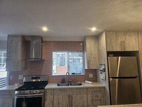 3rd image of 827 N Glendale Ave