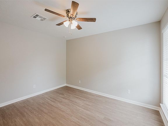 4th image of 1109 Missouri St