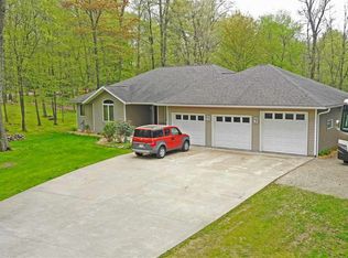 E2427 Pebble Run Rd, Waupaca, WI 54981