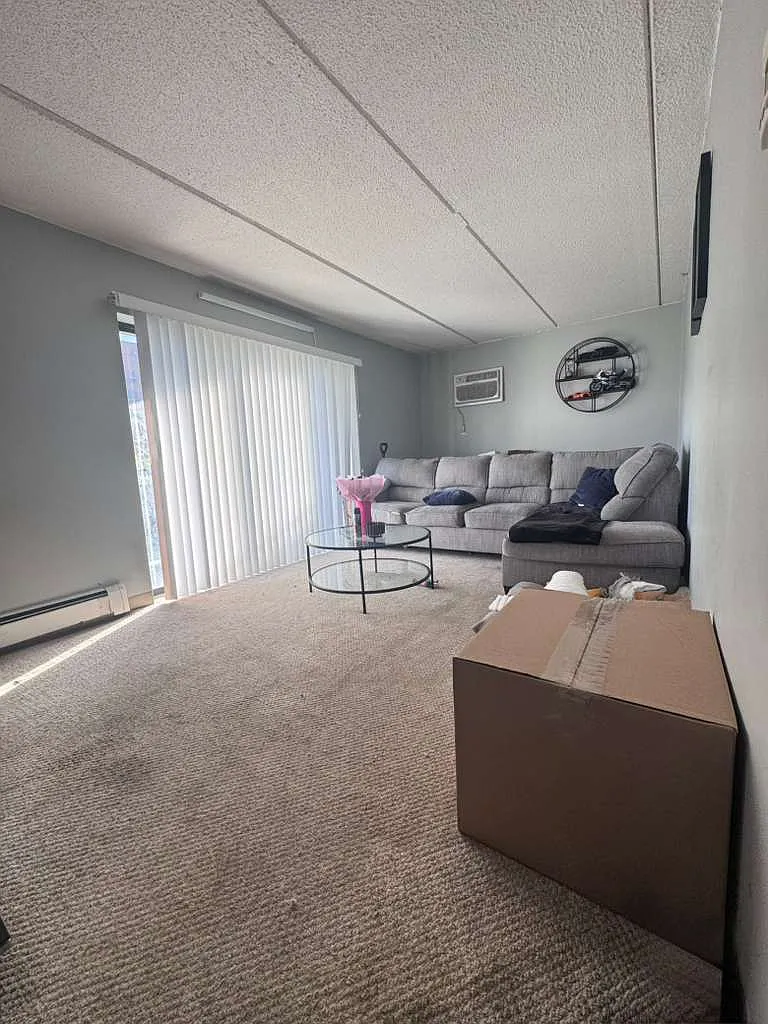1 bed, 640 sqft, $2,100 — Photo 4